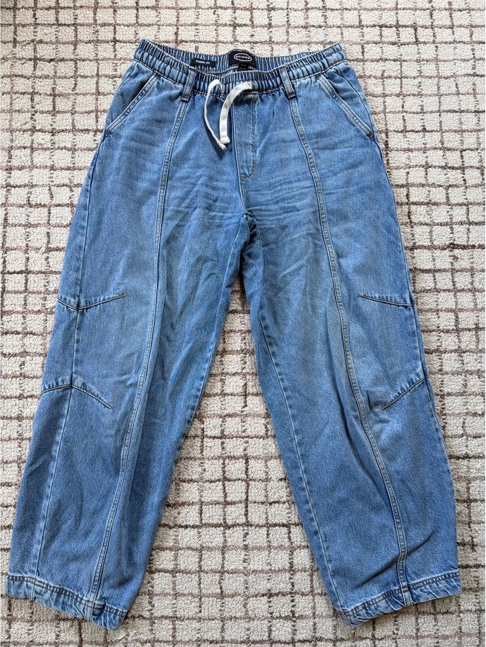 Women’s scoop barrel leg pull on tie waist jeans medium wash small outdoors
